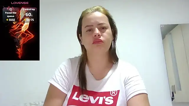 Snapshot of saramartinez1000 chatting on December 10, 11:32 am saramartinez1000 online show from December 10, 11:32 am