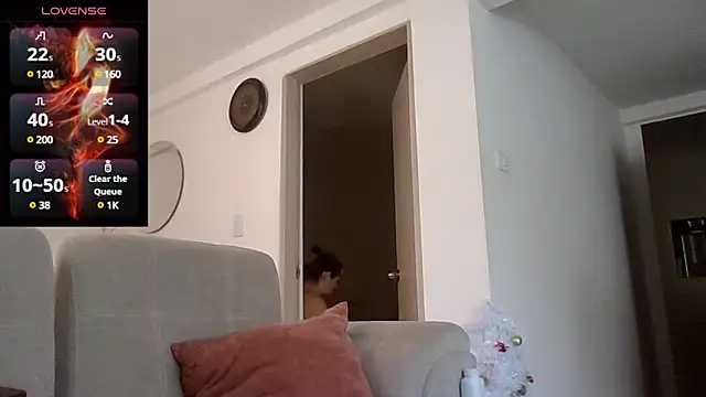 Snapshot of saramartinez1000 chatting on December 12, 3:48 pm saramartinez1000 online show from December 12, 3:48 pm