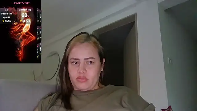 Snapshot of saramartinez1000 chatting on December 15, 10:26 pm saramartinez1000 online show from December 15, 10:26 pm