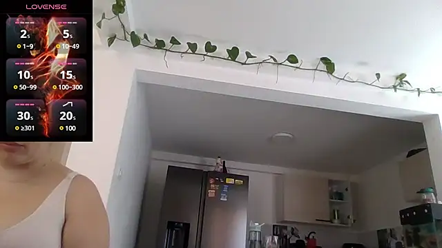 Snapshot of saramartinez1000 chatting on February 13, 6:27 pm saramartinez1000 online show from February 13, 6:27 pm