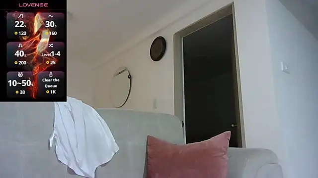 Snapshot of saramartinez1000 chatting on February 25, 7:25 pm saramartinez1000 online show from February 25, 7:25 pm