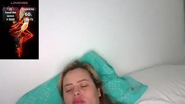 Snapshot of saramartinez1000 chatting on March 5, 3:08 am saramartinez1000 online show from March 5, 3:08 am