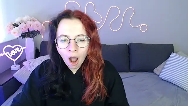 Mini Diva online show from November 22, 9:08 am