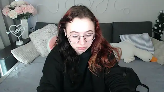 Mini Diva online show from April 15, 8:10 am