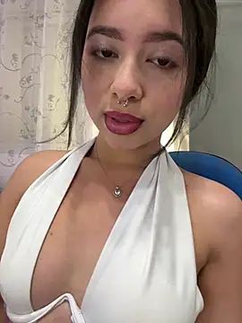 Snapshot of AliceJovovich chatting on December 30, 10:43 am AliceJovovich online show from December 30, 10:43 am