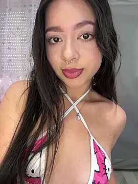 Snapshot of AliceJovovich chatting on January 10, 10:50 am AliceJovovich online show from January 10, 10:50 am