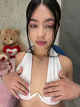 Snapshot of AliceJovovich chatting on January 23, 10:54 am AliceJovovich online show from January 23, 10:54 am