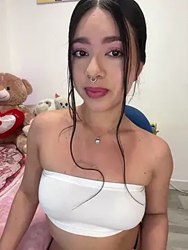 Snapshot of AliceJovovich chatting on January 29, 10:48 am AliceJovovich online show from January 29, 10:48 am