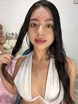 Snapshot of AliceJovovich chatting on March 6, 10:52 am AliceJovovich online show from March 6, 10:52 am