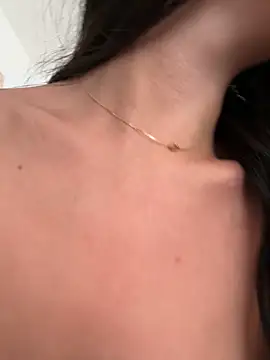 Snapshot of AliceJovovich chatting on September 12, 11:10 am AliceJovovich online show from September 12, 11:10 am