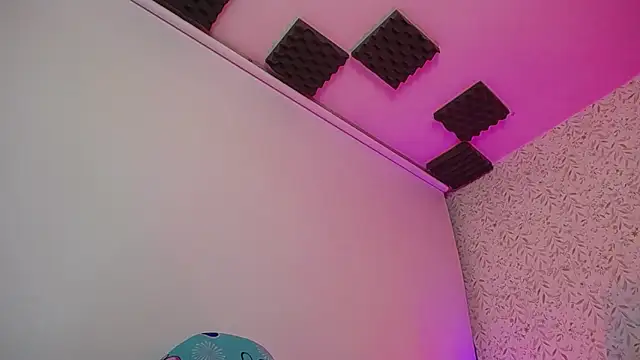 luly pink online show from February 6, 3:55 am