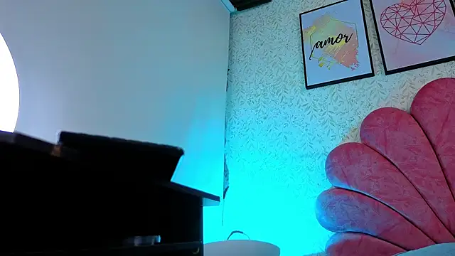 Snapshot of luly_pink chatting on June 24, 4:33 am luly pink online show from June 24, 4:33 am