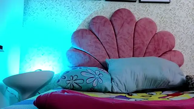 Snapshot of luly_pink chatting on July 24, 4:32 am luly pink online show from July 24, 4:32 am