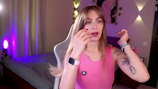 Snapshot of Kamila_icee chatting on May 15, 9:00 pm Kamila icee online show from May 15, 9:00 pm