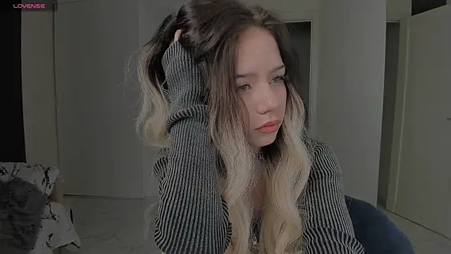 KellyBarton online show from December 5, 5:28 pm