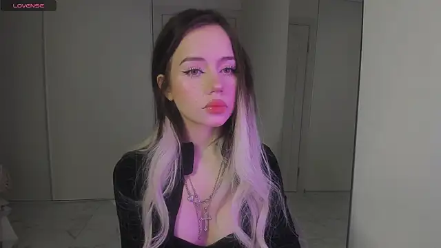 KellyBarton online show from March 22, 7:09 pm