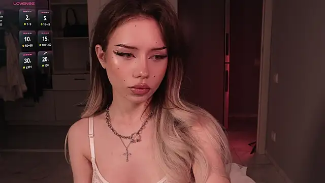 KellyBarton online show from April 7, 9:37 pm