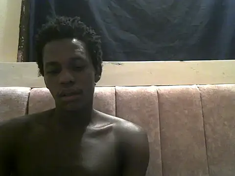 Snapshot of Bigras0011 chatting on June 23, 4:43 am Bigras0011 online show from June 23, 4:43 am
