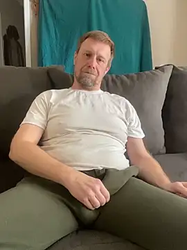 Realybigdill online show from February 2, 6:50 pm