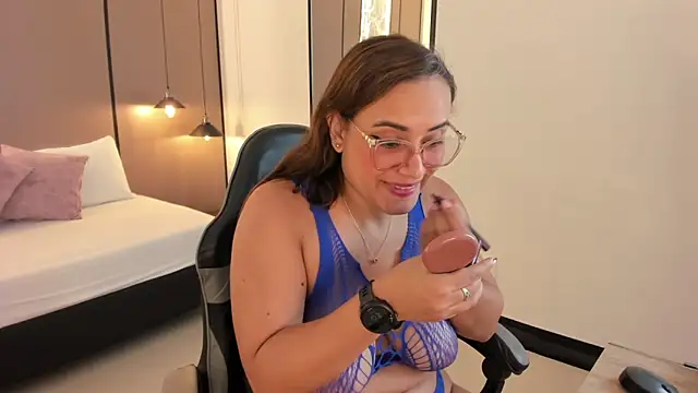 zoe danae  online show from February 9, 1:04 pm