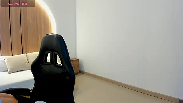 zoe danae  online show from April 10, 12:21 pm