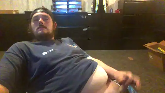 Snapshot of daddysmalldick502 chatting on June 11, 1:31 pm daddysmalldick502 online show from June 11, 1:31 pm