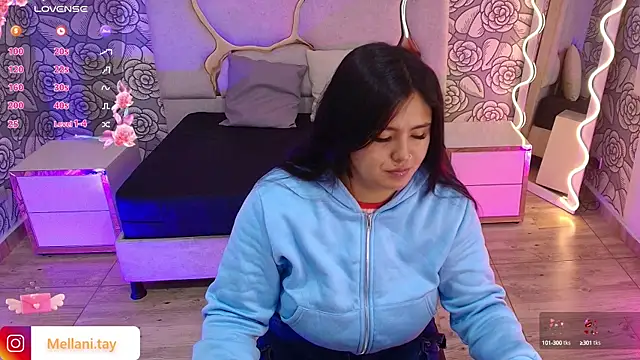 Snapshot of Mellani_tay chatting on February 7, 3:23 am Mellani tay online show from February 7, 3:23 am