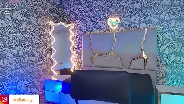 Snapshot of Mellani_tay chatting on March 17, 9:33 am Mellani tay online show from March 17, 9:33 am