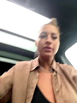 LovingBlondie online show from September 13, 6:24 am