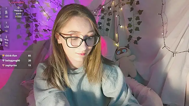 Snapshot of monlight__dana chatting on December 3, 4:50 pm monlight  dana online show from December 3, 4:50 pm