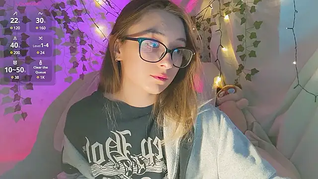 Snapshot of monlight__dana chatting on December 4, 12:25 pm monlight  dana online show from December 4, 12:25 pm