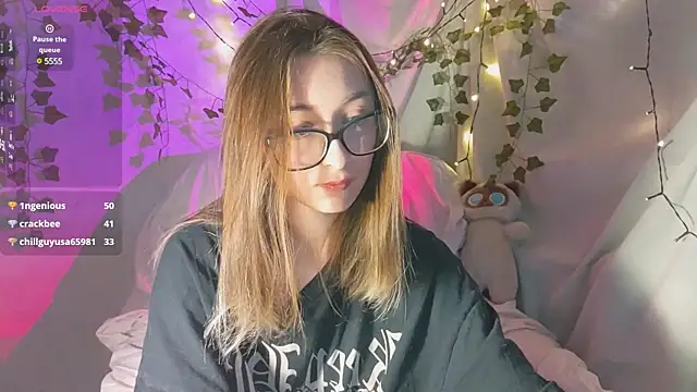 Snapshot of monlight__dana chatting on December 6, 6:06 pm monlight  dana online show from December 6, 6:06 pm