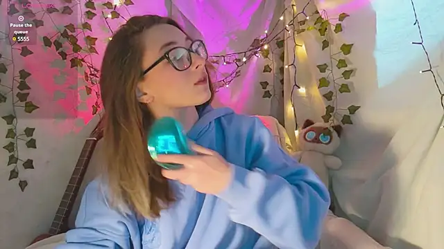 Snapshot of monlight__dana chatting on December 9, 9:39 am monlight  dana online show from December 9, 9:39 am