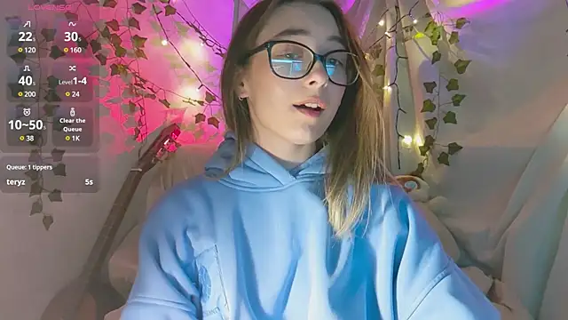 Snapshot of monlight__dana chatting on December 9, 3:44 pm monlight  dana online show from December 9, 3:44 pm