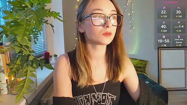 Snapshot of monlight__dana chatting on December 23, 1:35 pm monlight  dana online show from December 23, 1:35 pm