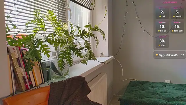 Snapshot of monlight__dana chatting on January 13, 1:17 pm monlight  dana online show from January 13, 1:17 pm