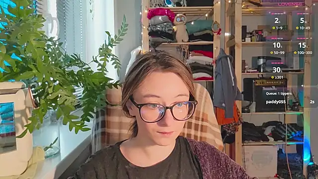 Snapshot of monlight__dana chatting on February 23, 1:32 pm monlight  dana online show from February 23, 1:32 pm