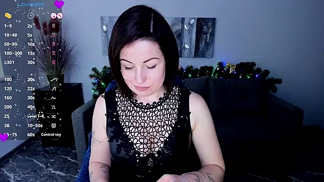 Snapshot of Emily_Midlton chatting on January 7, 10:32 am Emily Midlton online show from January 7, 10:32 am