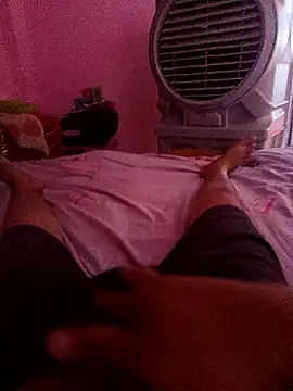 Snapshot of Desi_Couple32 chatting on June 9, 6:36 am Desi Couple32 online show from June 9, 6:36 am