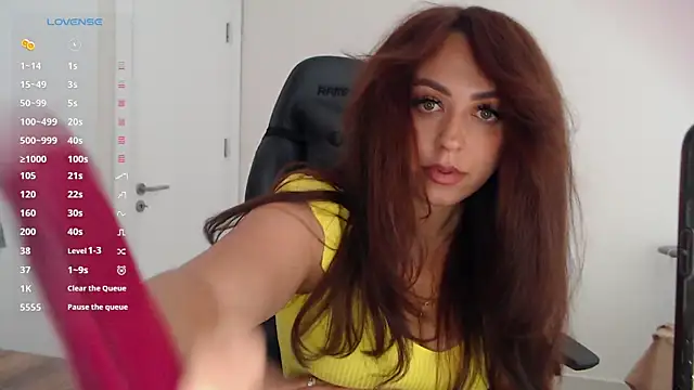 Snapshot of _Just_a_queen_3 chatting on May 5, 11:29 am Just a queen 3 online show from May 5, 11:29 am