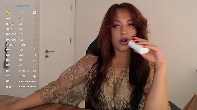Snapshot of _Just_a_queen_3 chatting on May 11, 5:10 pm Just a queen 3 online show from May 11, 5:10 pm