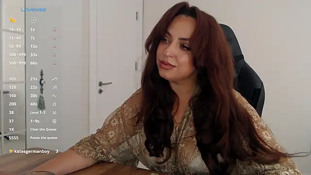 Snapshot of _Just_a_queen_3 chatting on May 14, 9:05 am Just a queen 3 online show from May 14, 9:05 am