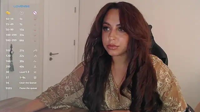 Snapshot of _Just_a_queen_3 chatting on June 8, 4:51 pm Just a queen 3 online show from June 8, 4:51 pm