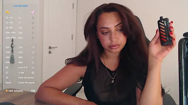 Snapshot of _Just_a_queen_3 chatting on June 25, 5:28 pm Just a queen 3 online show from June 25, 5:28 pm