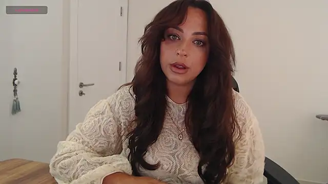 Snapshot of _Just_a_queen_3 chatting on June 29, 9:04 am Just a queen 3 online show from June 29, 9:04 am