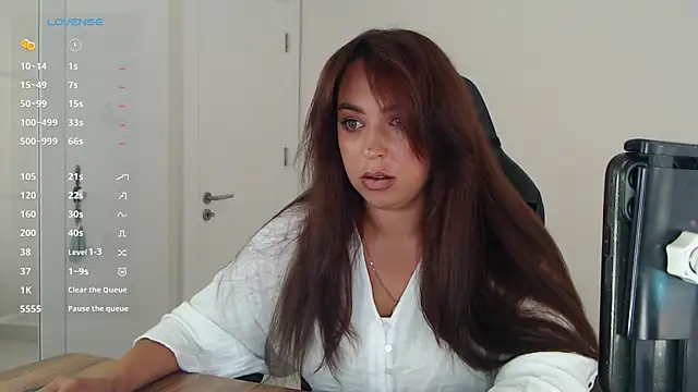 Snapshot of _Just_a_queen_3 chatting on July 3, 11:38 am Just a queen 3 online show from July 3, 11:38 am