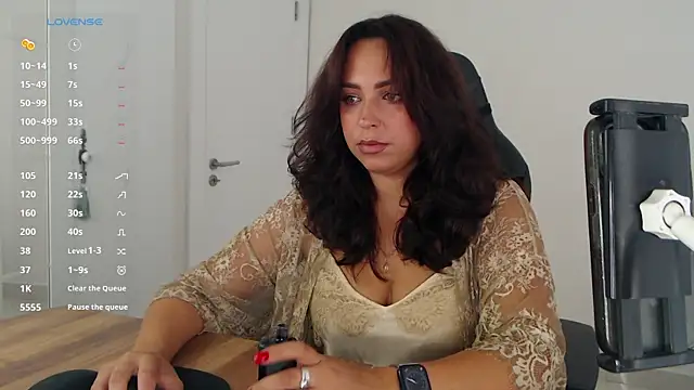 Snapshot of _Just_a_queen_3 chatting on July 31, 1:21 pm Just a queen 3 online show from July 31, 1:21 pm