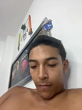 Snapshot of Demiansteven2 chatting on May 14, 1:40 pm Demiansteven2 online show from May 14, 1:40 pm