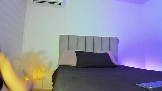 Snapshot of CandyMeyerss_ chatting on June 24, 5:39 am CandyMeyerss online show from June 24, 5:39 am