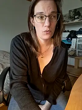 SpiceLea online show from March 4, 12:33 pm